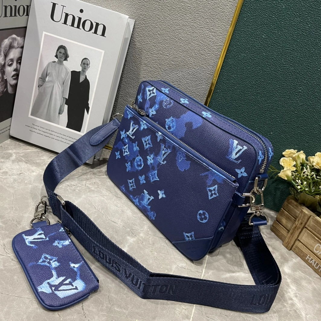 Louis Vuitton AAA Man Messenger Bags Breathable 3346