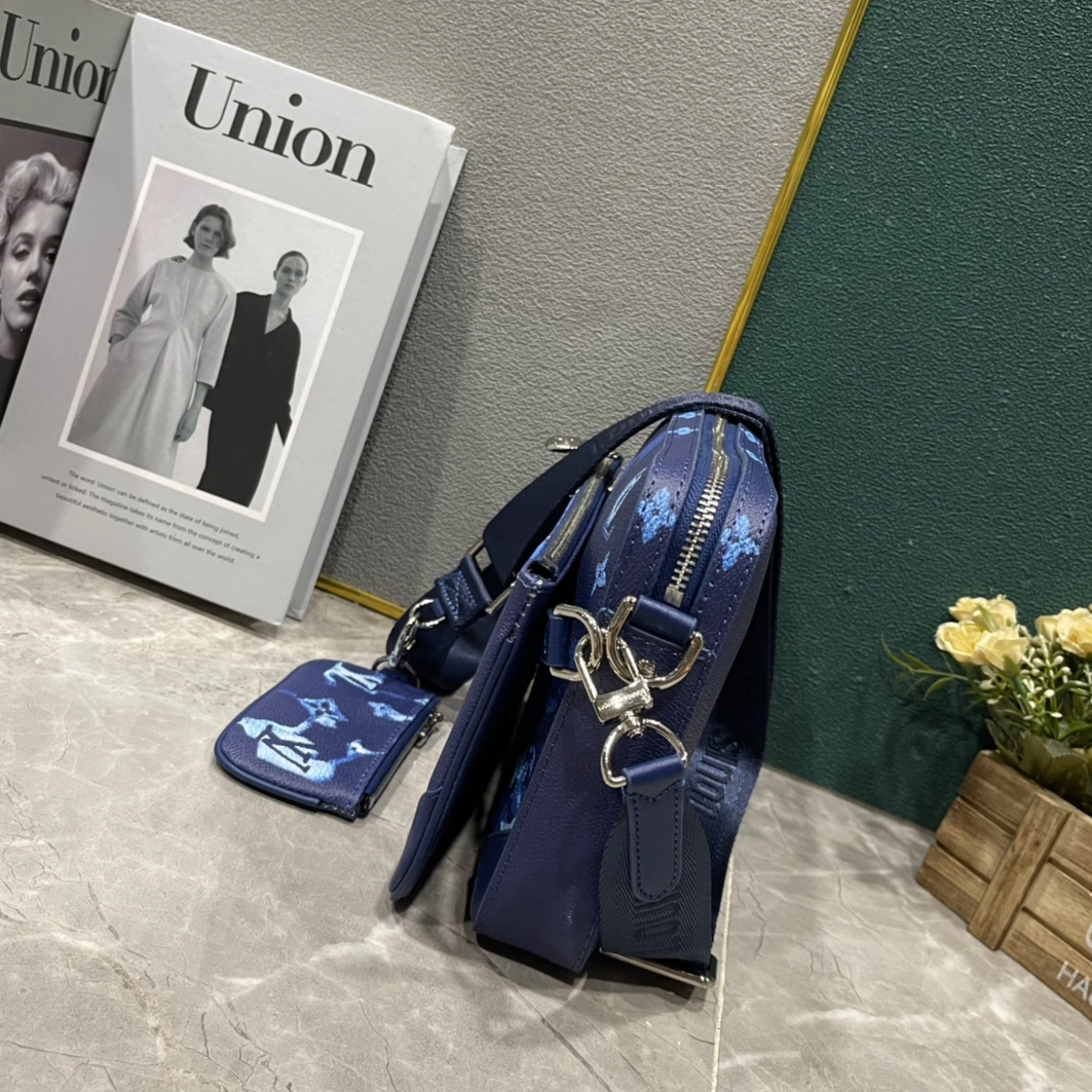 Louis Vuitton AAA Man Messenger Bags Breathable 3346