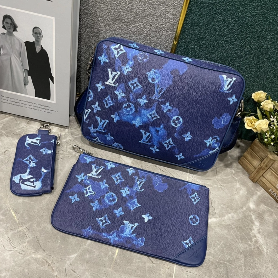 Louis Vuitton AAA Man Messenger Bags Breathable 3346