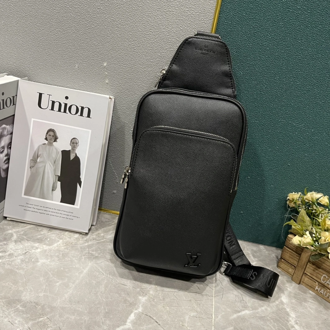 Louis Vuitton AAA Man Messenger Bags Breathable 3535