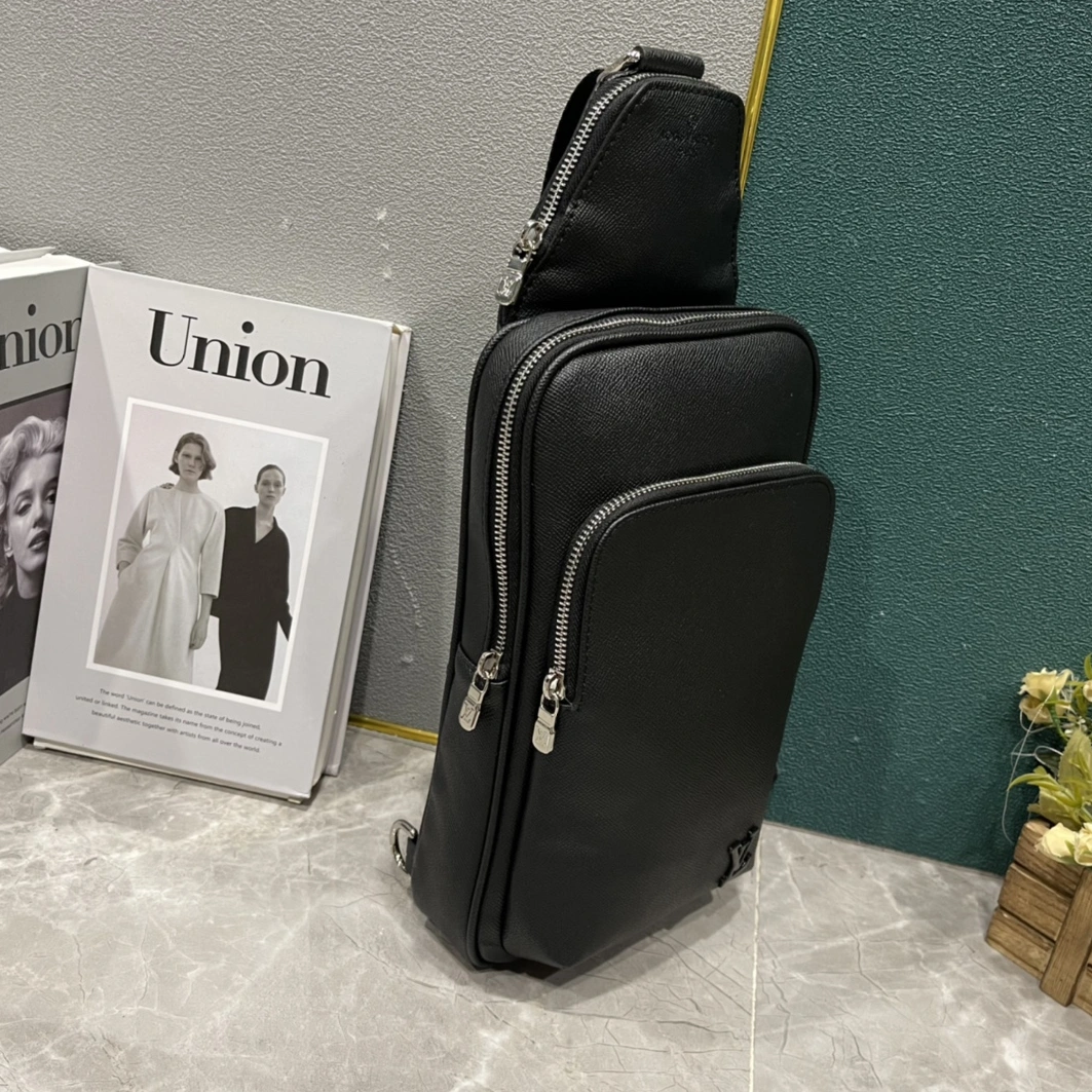 Louis Vuitton AAA Man Messenger Bags Breathable 3535