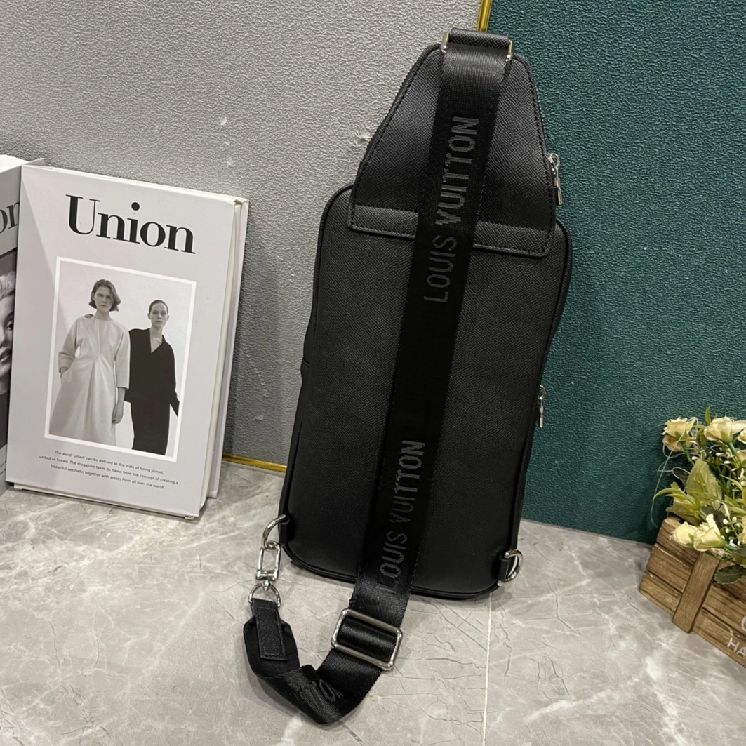 Louis Vuitton AAA Man Messenger Bags Breathable 3535