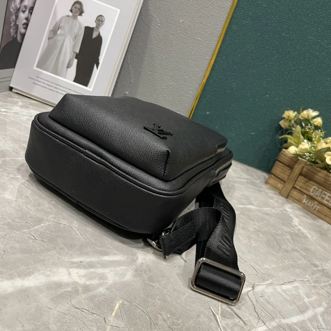 Louis Vuitton AAA Man Messenger Bags Breathable 3535