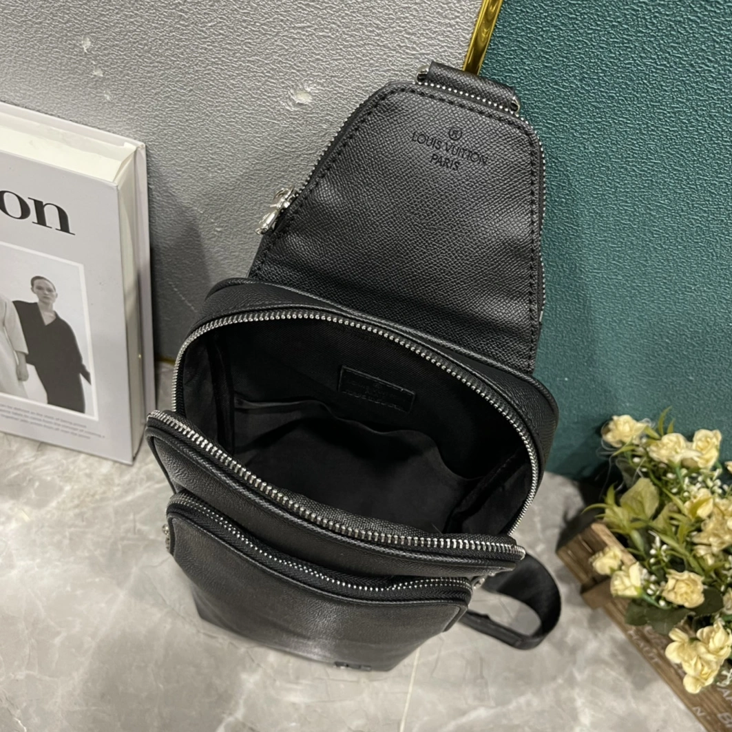 Louis Vuitton AAA Man Messenger Bags Breathable 3535