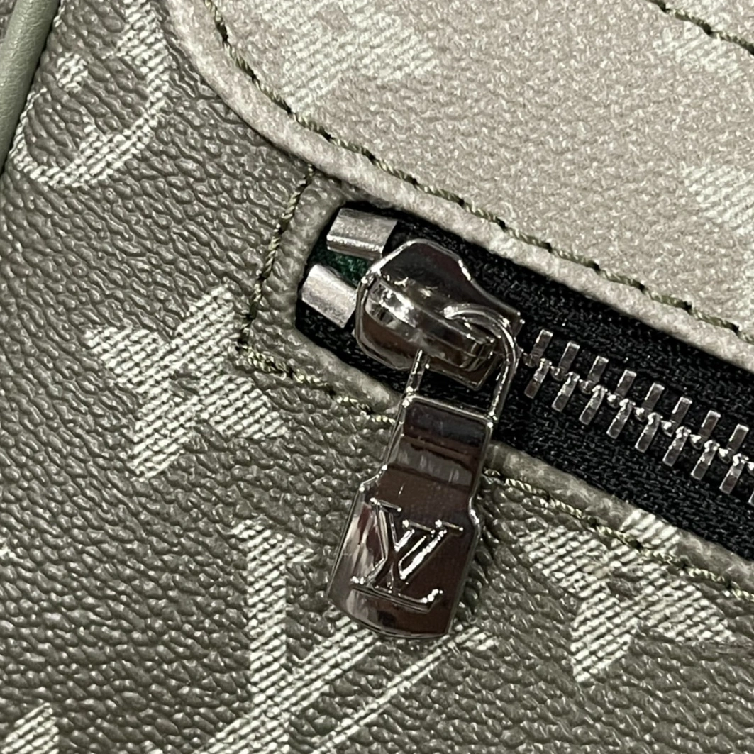 Louis Vuitton AAA Man Messenger Bags Breathable 5142