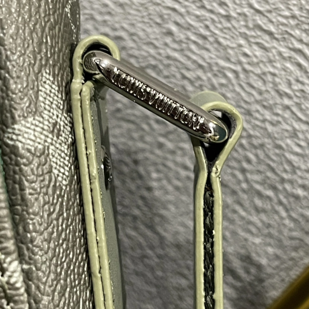 Louis Vuitton AAA Man Messenger Bags Breathable 5142