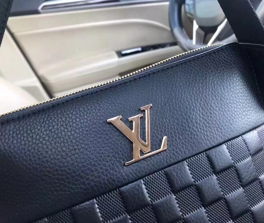 Louis Vuitton AAA Man Messenger Bags Breathable 8637