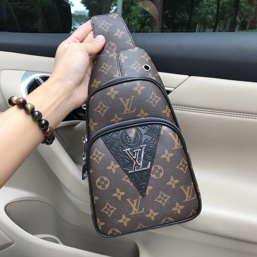 Louis Vuitton AAA Man Messenger Bags Bright 228