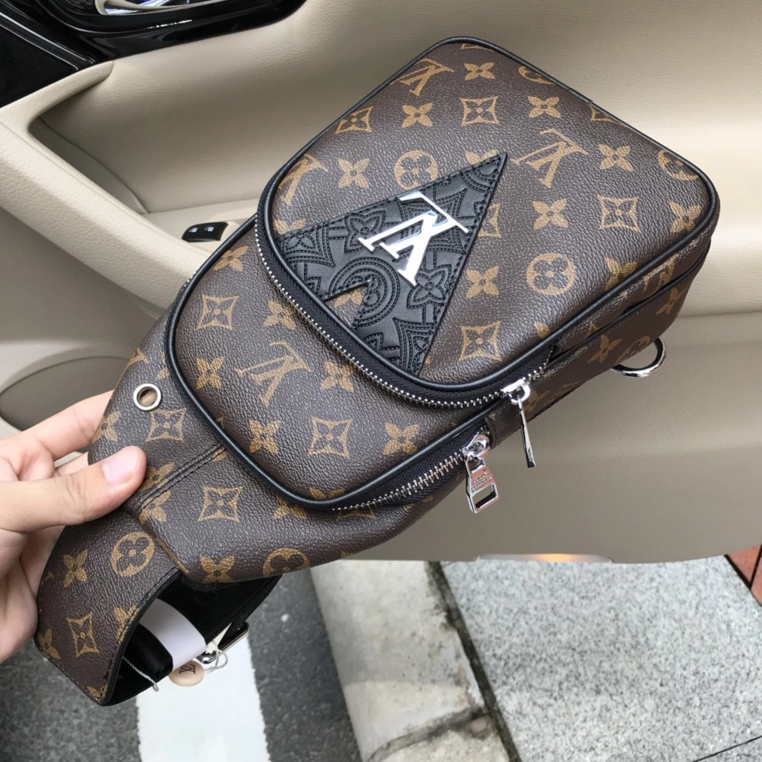 Louis Vuitton AAA Man Messenger Bags Bright 228