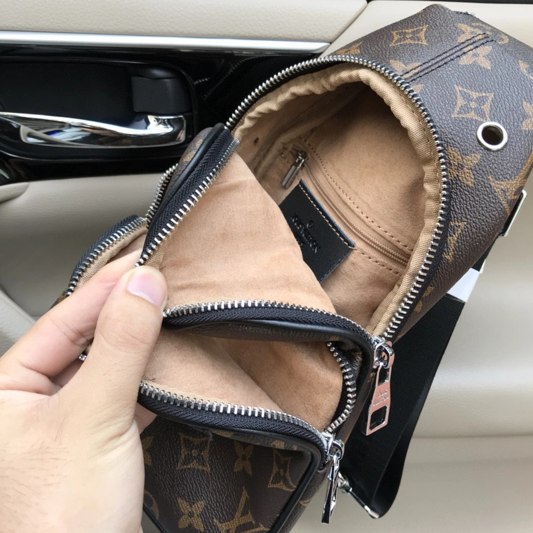 Louis Vuitton AAA Man Messenger Bags Bright 228