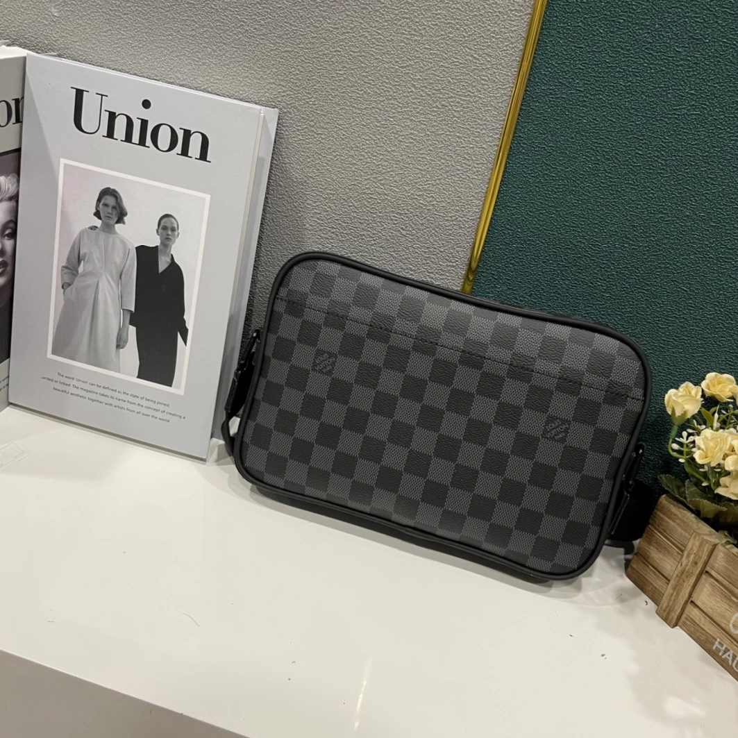 Louis Vuitton AAA Man Messenger Bags Bright 3578