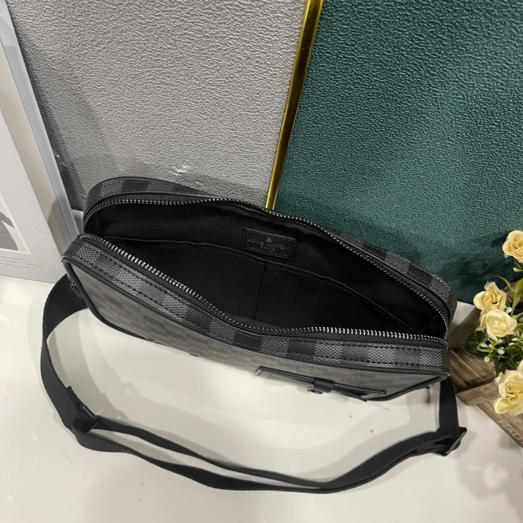 Louis Vuitton AAA Man Messenger Bags Bright 3578