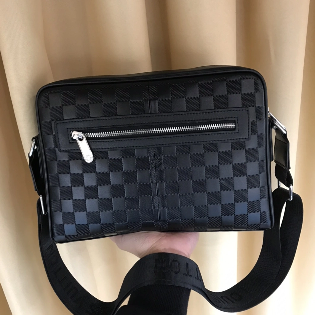 Louis Vuitton AAA Man Messenger Bags Bright 6368