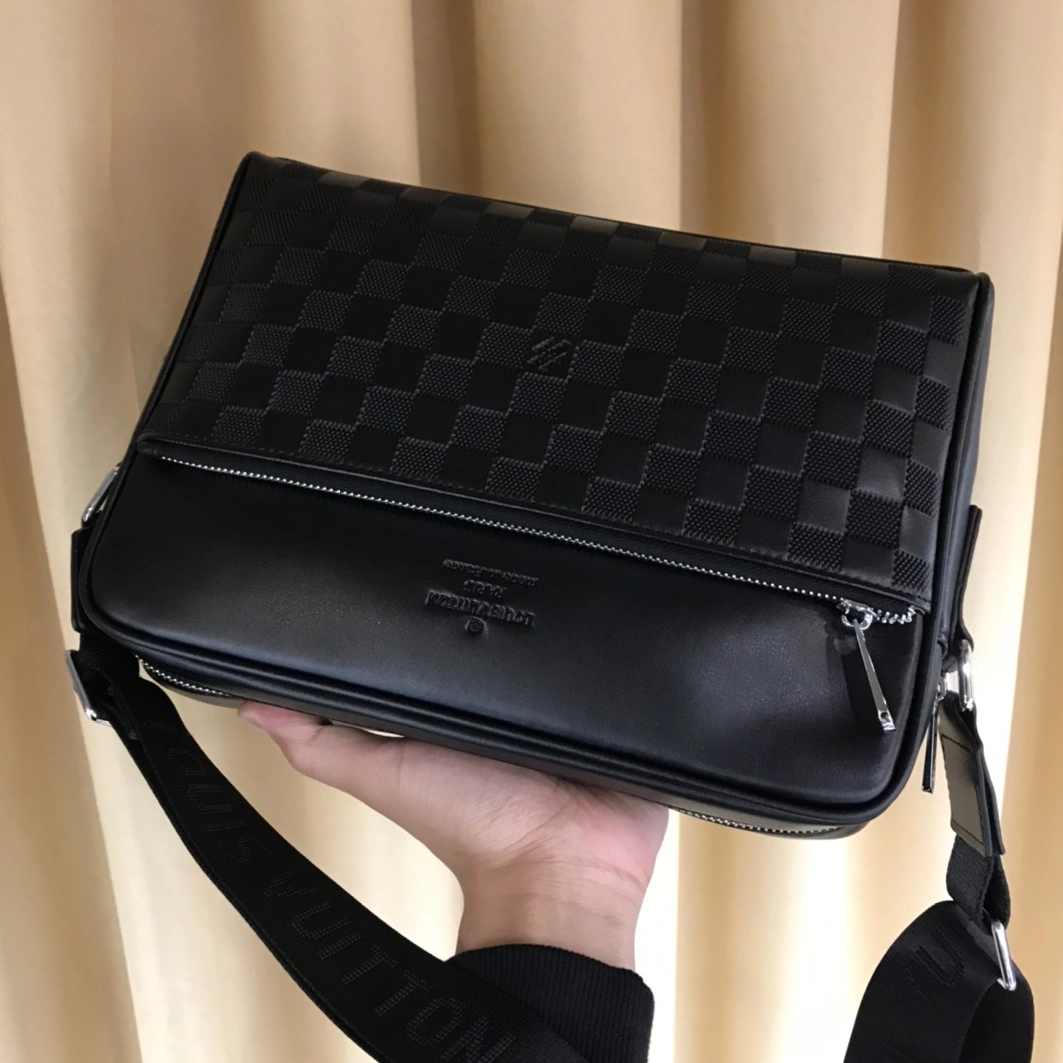 Louis Vuitton AAA Man Messenger Bags Bright 6368