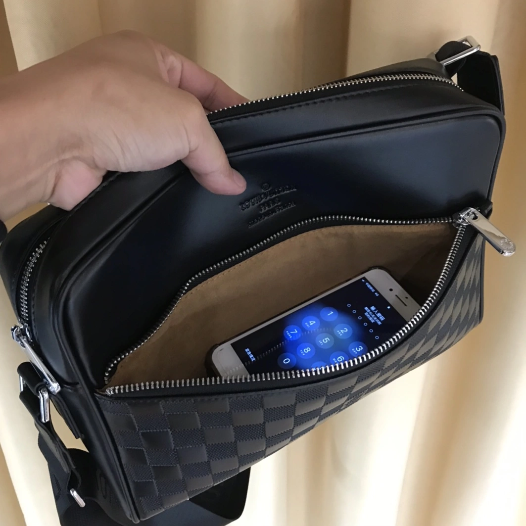 Louis Vuitton AAA Man Messenger Bags Bright 6368