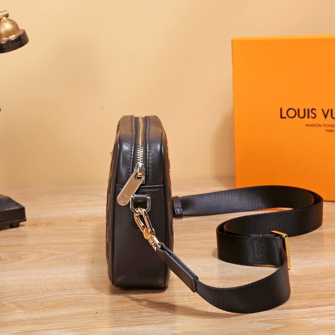 Louis Vuitton AAA Man Messenger Bags Classic 1655