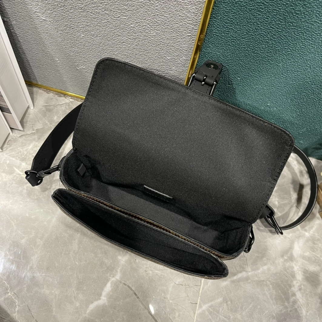 Louis Vuitton AAA Man Messenger Bags Classic 2588