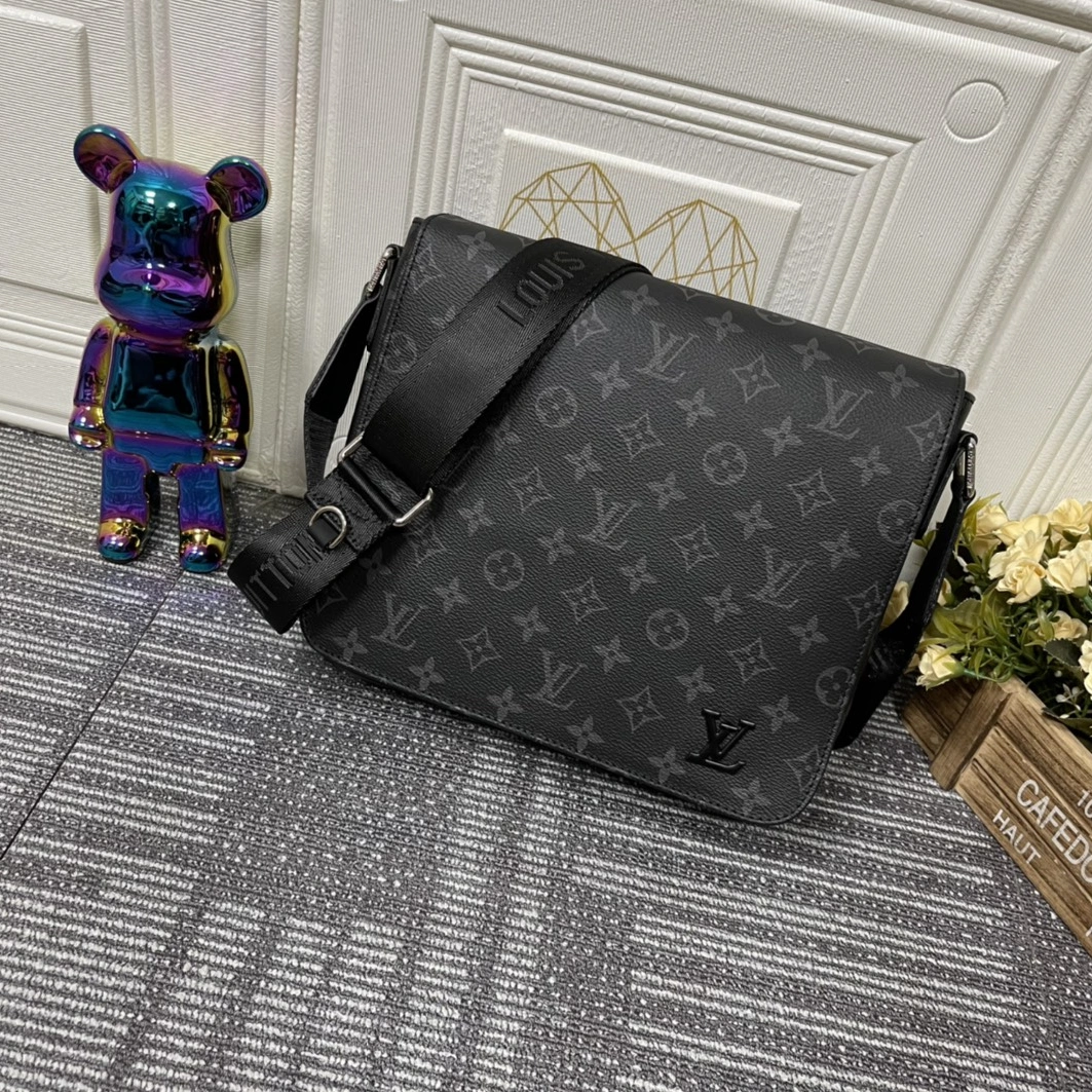 Louis Vuitton AAA Man Messenger Bags Classic 6247