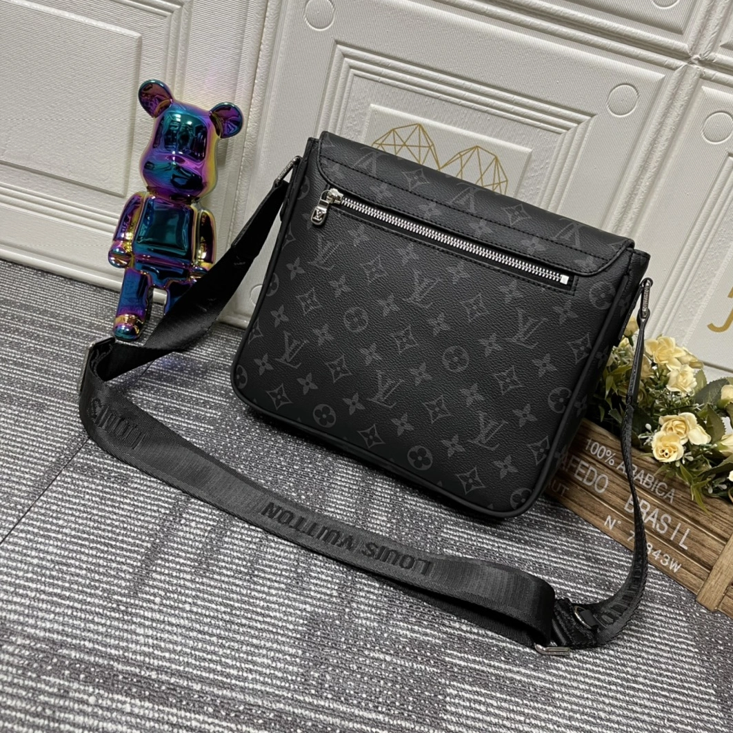 Louis Vuitton AAA Man Messenger Bags Classic 6247