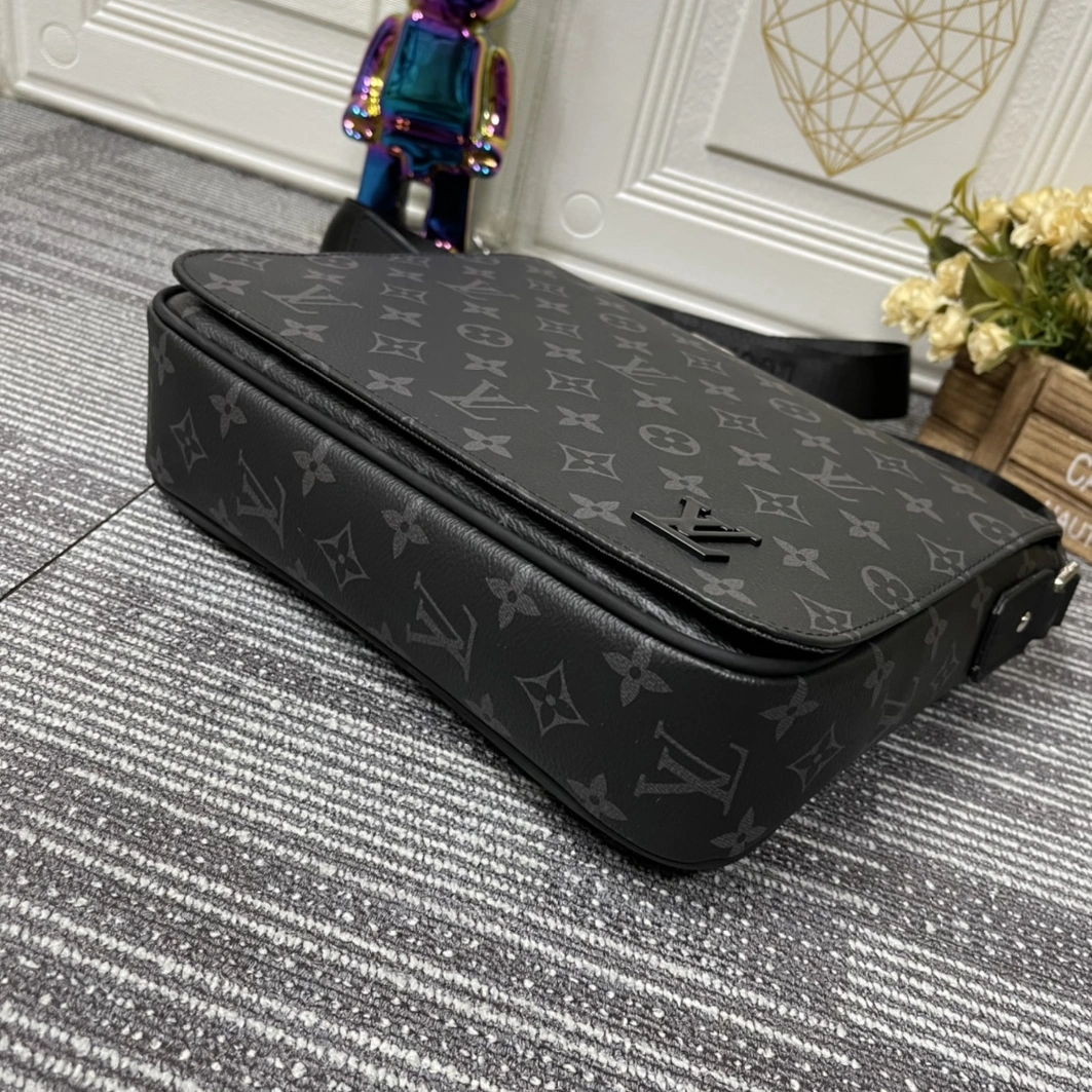 Louis Vuitton AAA Man Messenger Bags Classic 6247