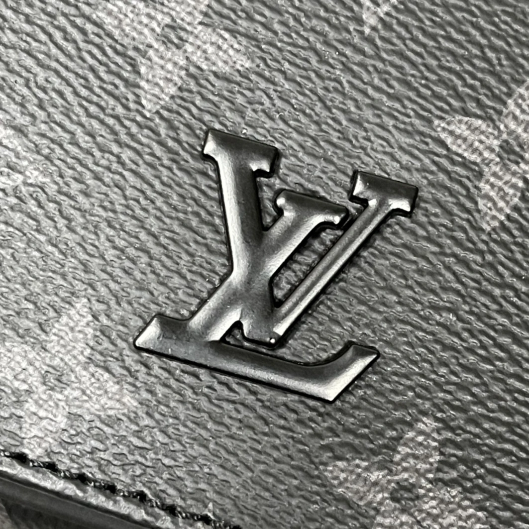 Louis Vuitton AAA Man Messenger Bags Classic 6247