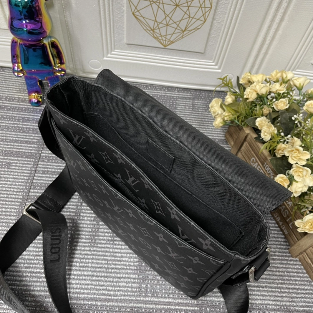 Louis Vuitton AAA Man Messenger Bags Classic 6247