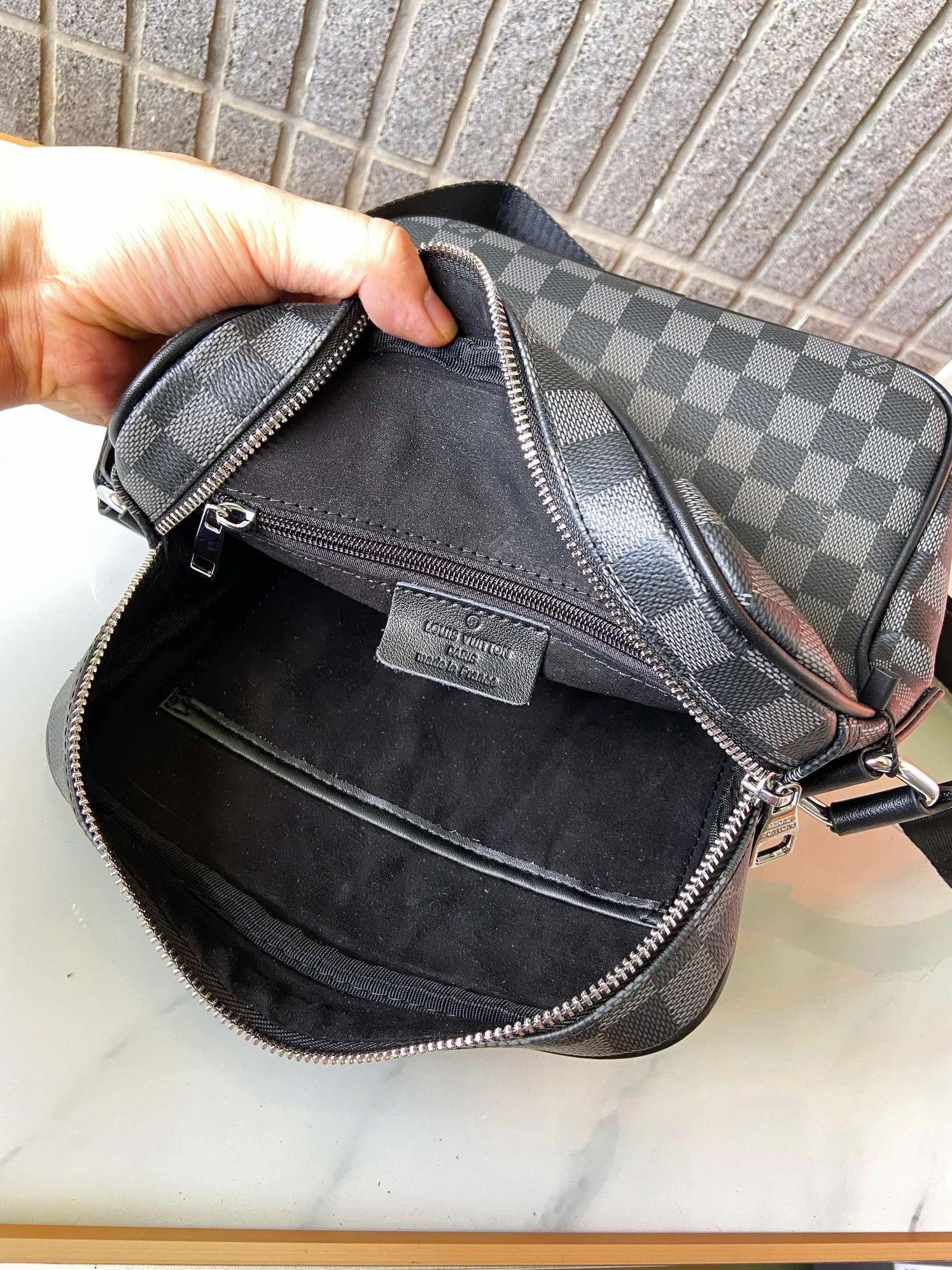 Louis Vuitton AAA Man Messenger Bags Classic 9925