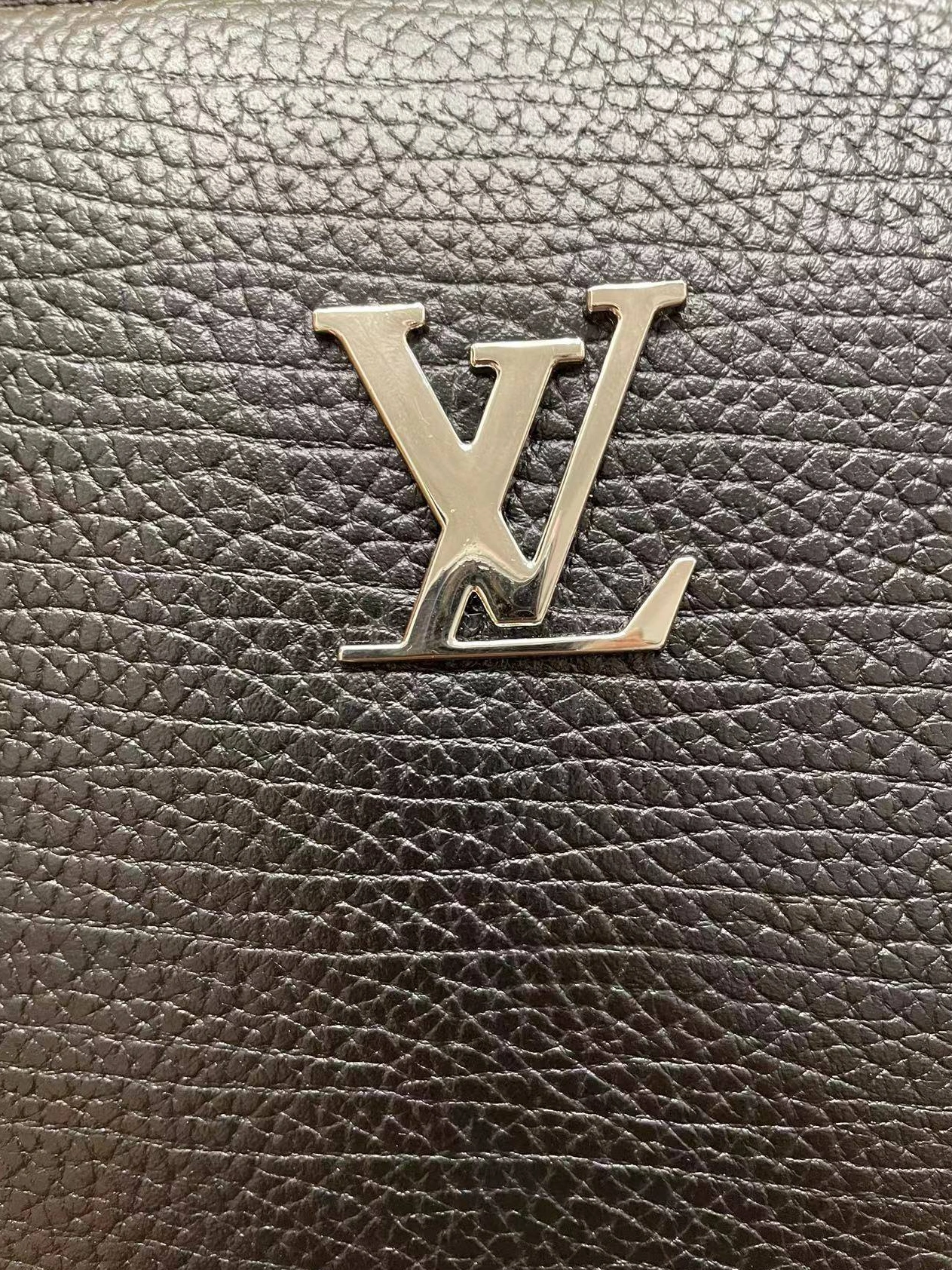 Louis Vuitton AAA Man Messenger Bags Comfortable 3829