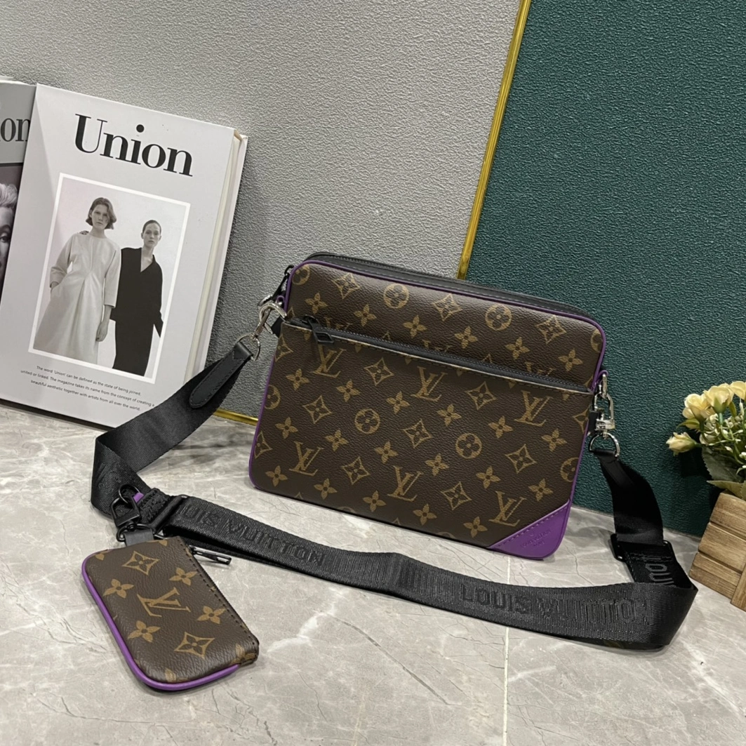 Louis Vuitton AAA Man Messenger Bags Comfortable 6338
