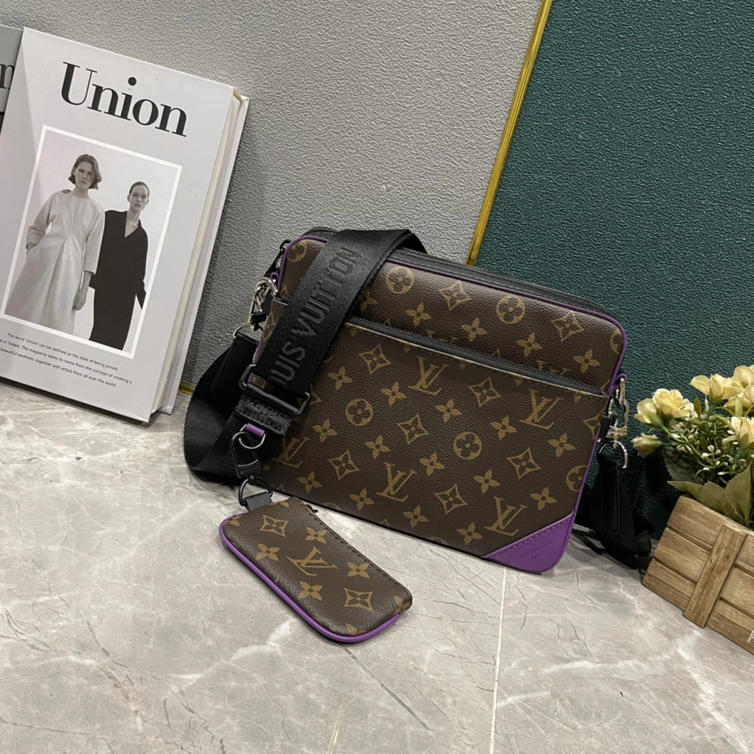 Louis Vuitton AAA Man Messenger Bags Comfortable 6338