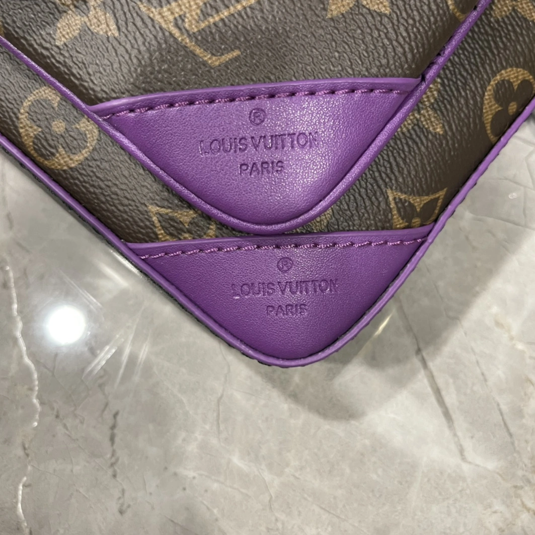 Louis Vuitton AAA Man Messenger Bags Comfortable 6338