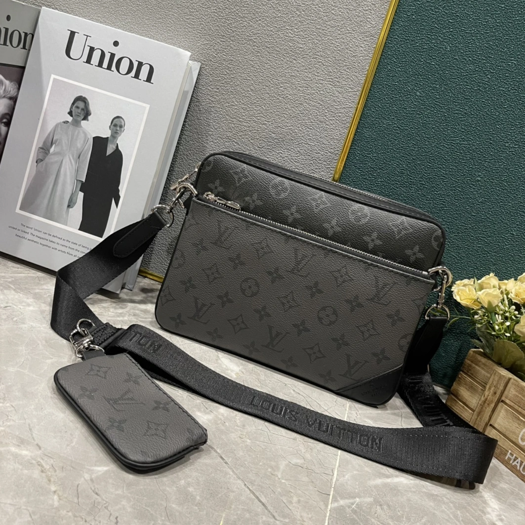 Louis Vuitton AAA Man Messenger Bags Comfortable 7156