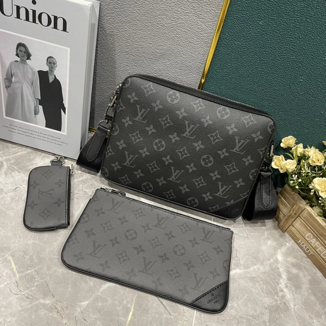 Louis Vuitton AAA Man Messenger Bags Comfortable 7156
