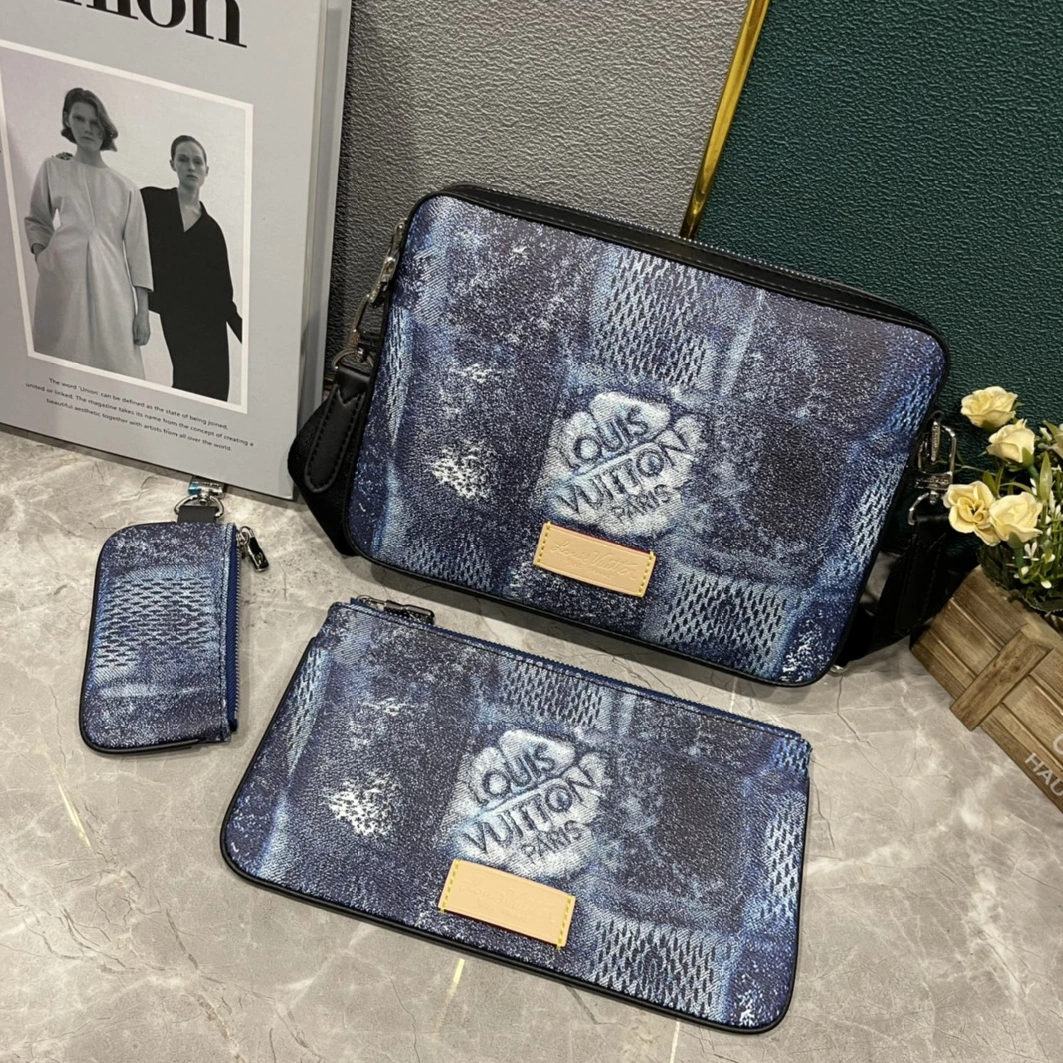 Louis Vuitton AAA Man Messenger Bags Comfortable 9431