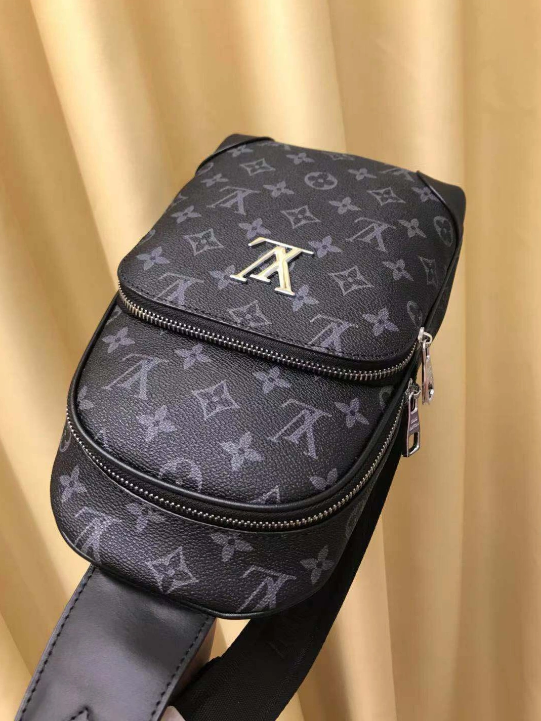 Louis Vuitton AAA Man Messenger Bags Compact 3735