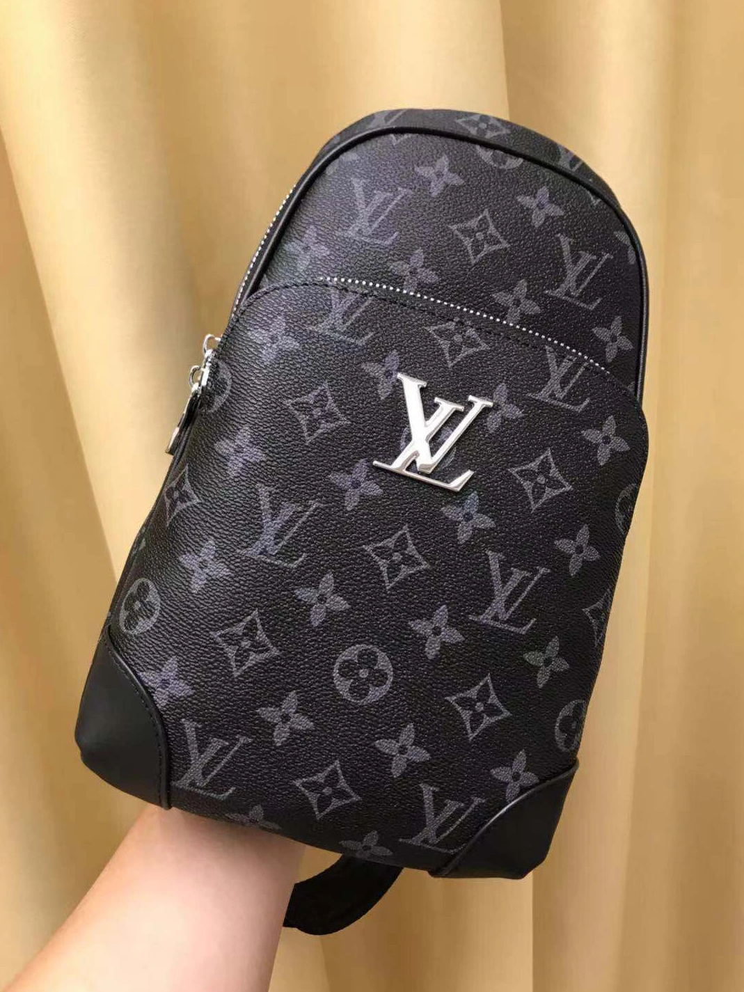 Louis Vuitton AAA Man Messenger Bags Compact 3735