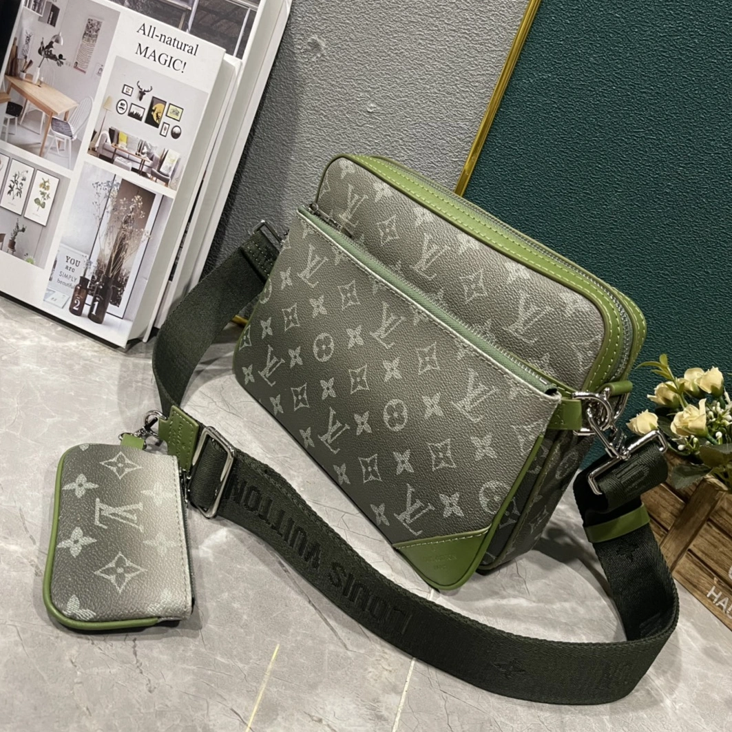 Louis Vuitton AAA Man Messenger Bags Compact 4755