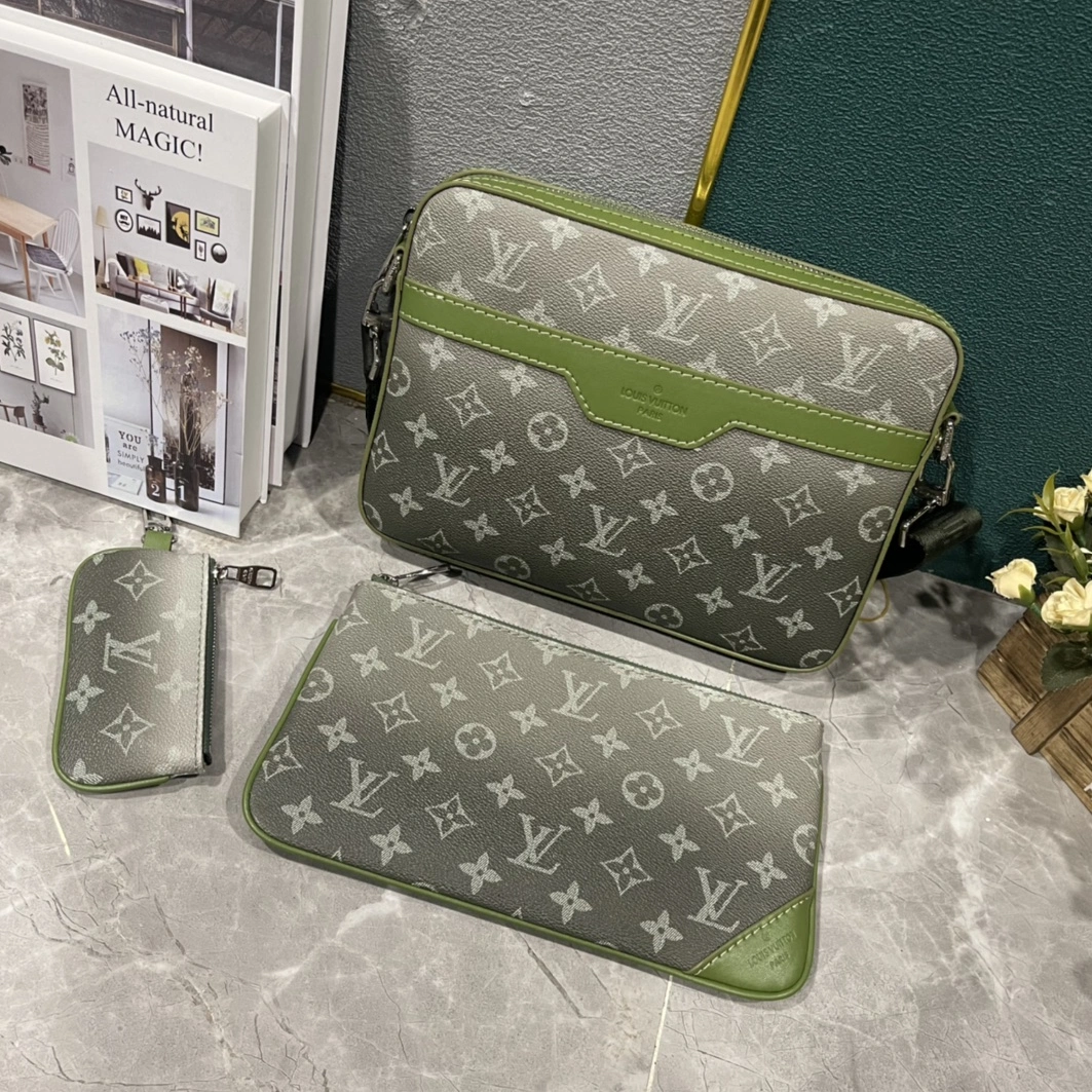 Louis Vuitton AAA Man Messenger Bags Compact 4755
