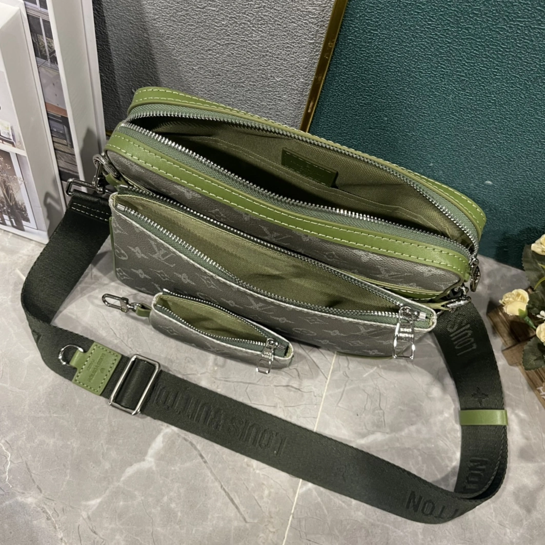 Louis Vuitton AAA Man Messenger Bags Compact 4755