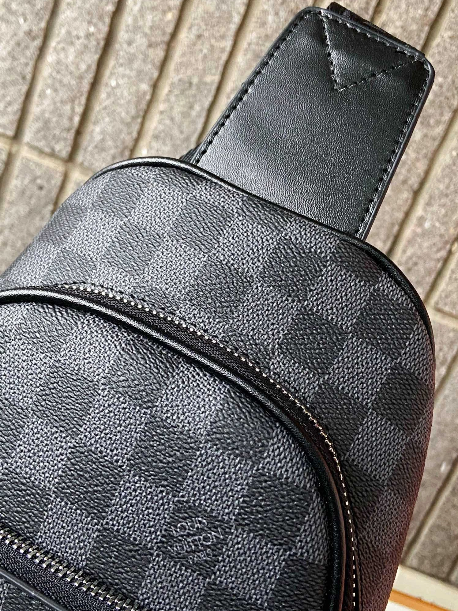 Louis Vuitton AAA Man Messenger Bags Cozy 494
