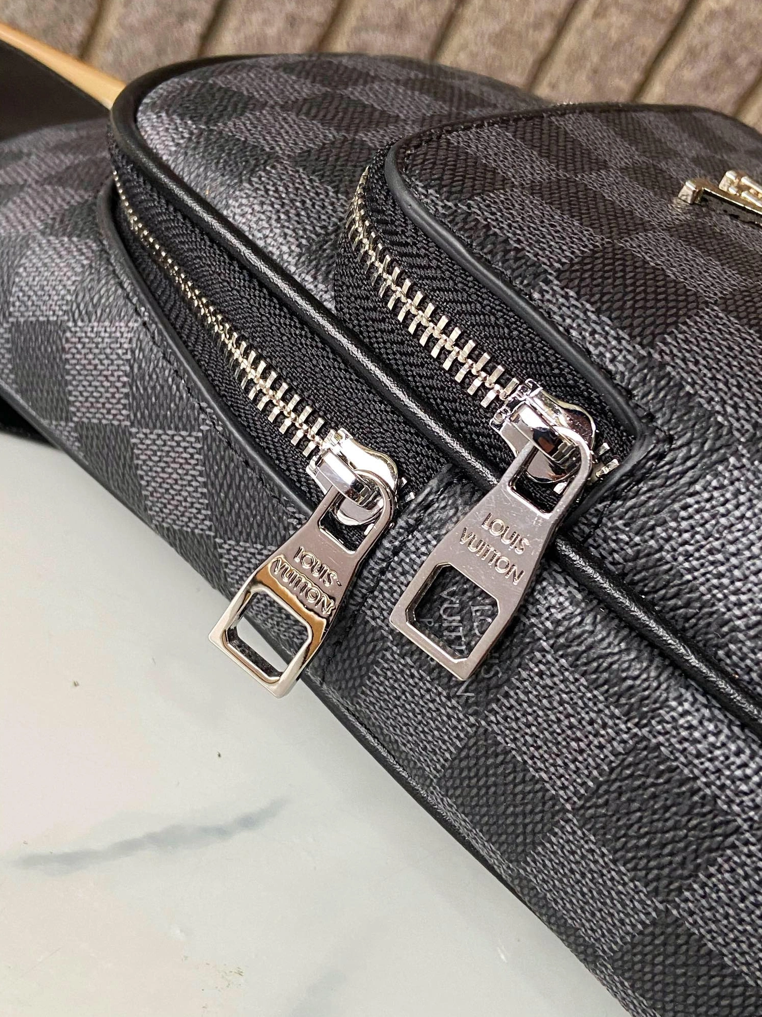 Louis Vuitton AAA Man Messenger Bags Cozy 494