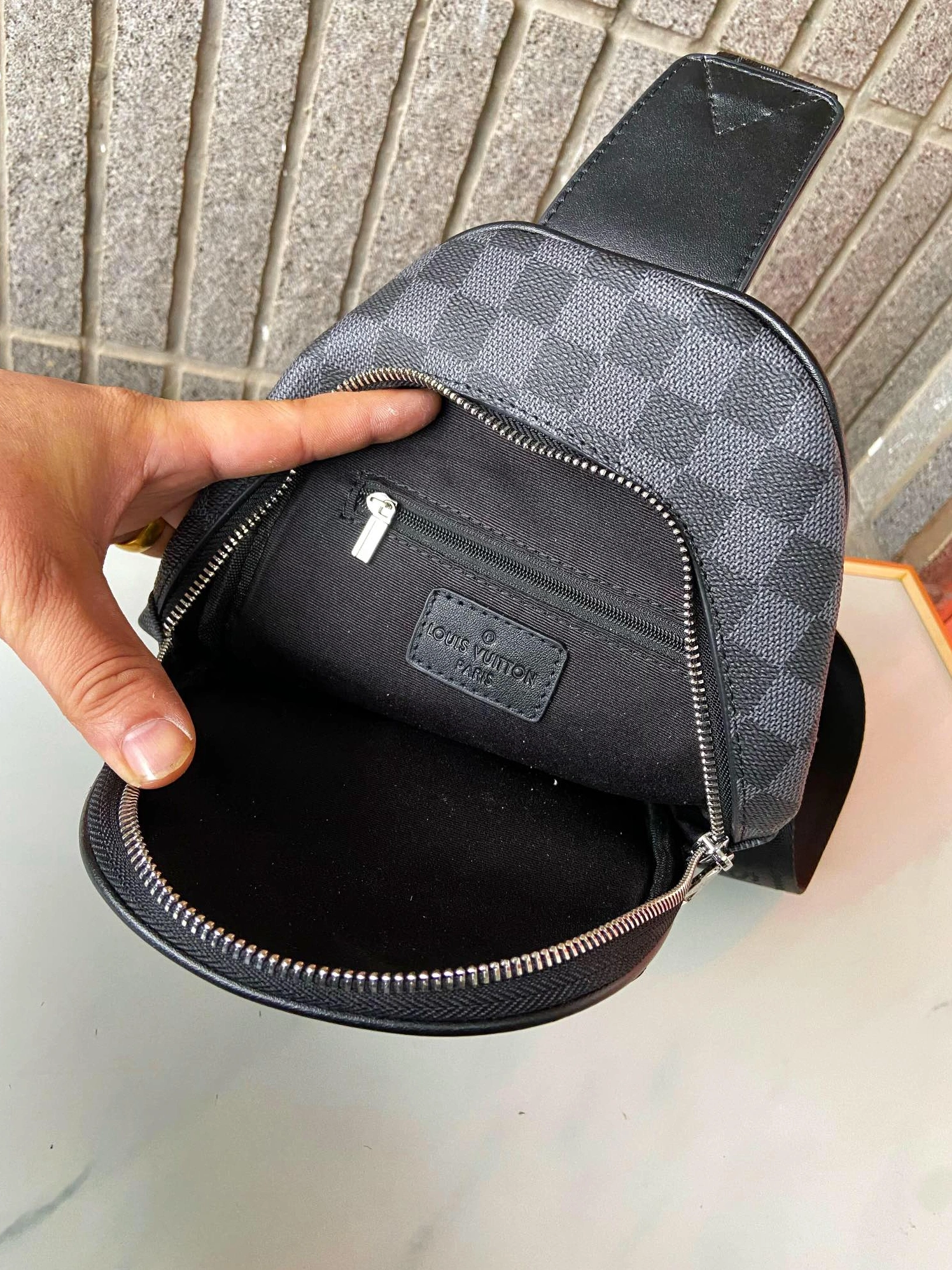 Louis Vuitton AAA Man Messenger Bags Cozy 494