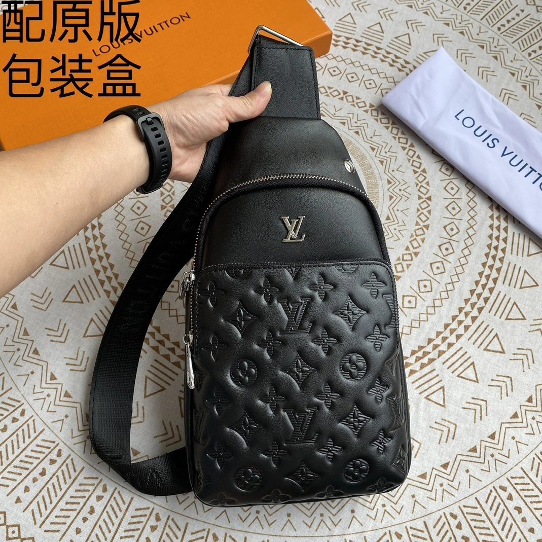 Louis Vuitton AAA Man Messenger Bags Cozy 6916