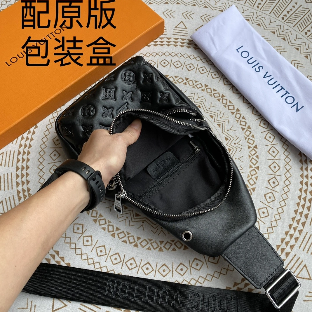 Louis Vuitton AAA Man Messenger Bags Cozy 6916