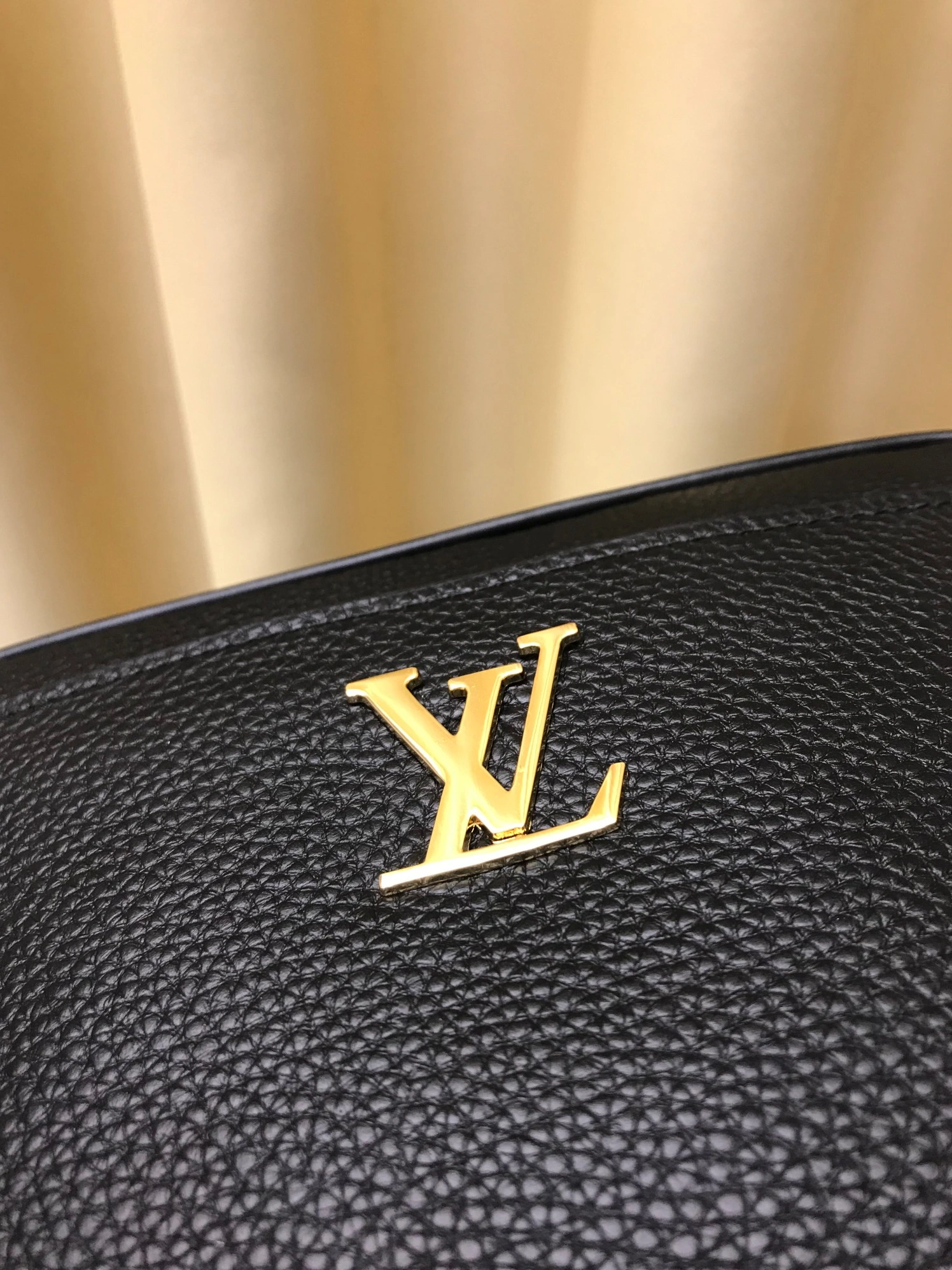 Louis Vuitton AAA Man Messenger Bags Cozy 8578