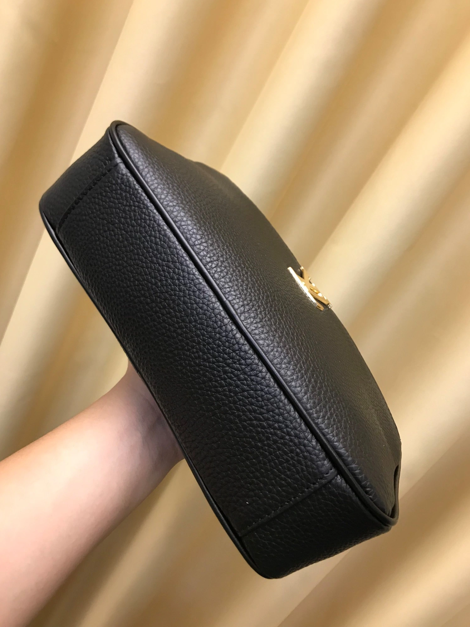 Louis Vuitton AAA Man Messenger Bags Cozy 8578