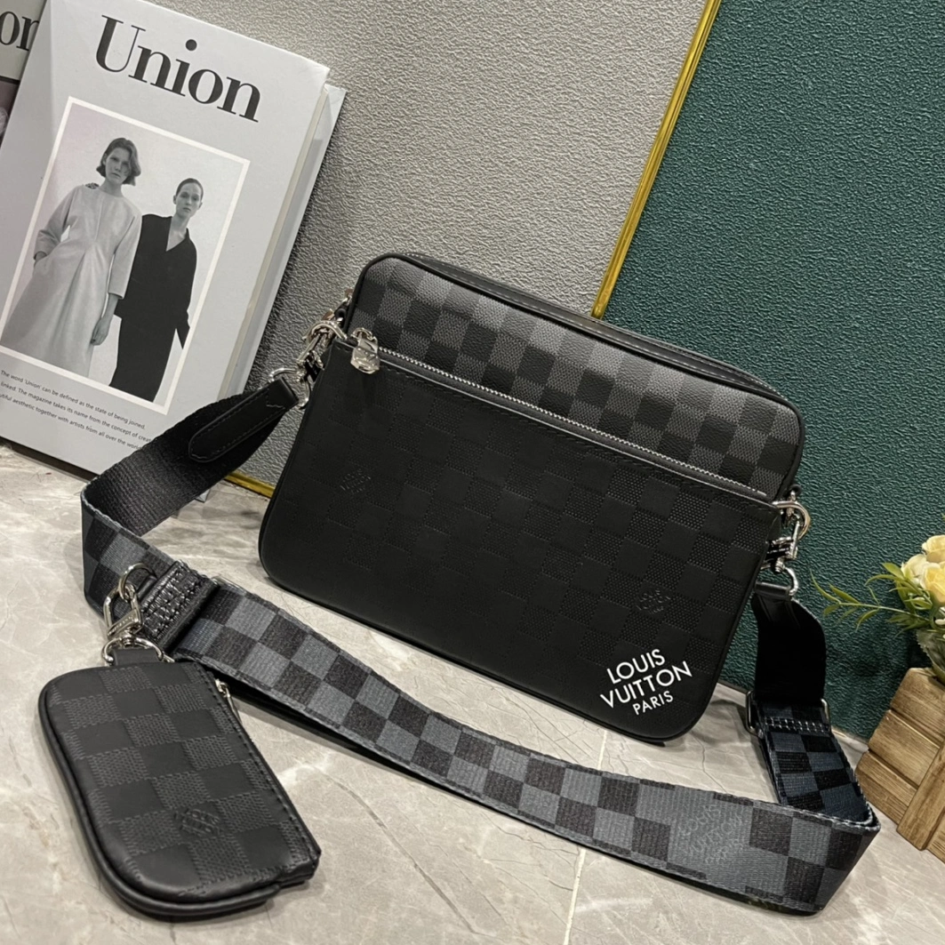 Louis Vuitton AAA Man Messenger Bags DailyWear 3216