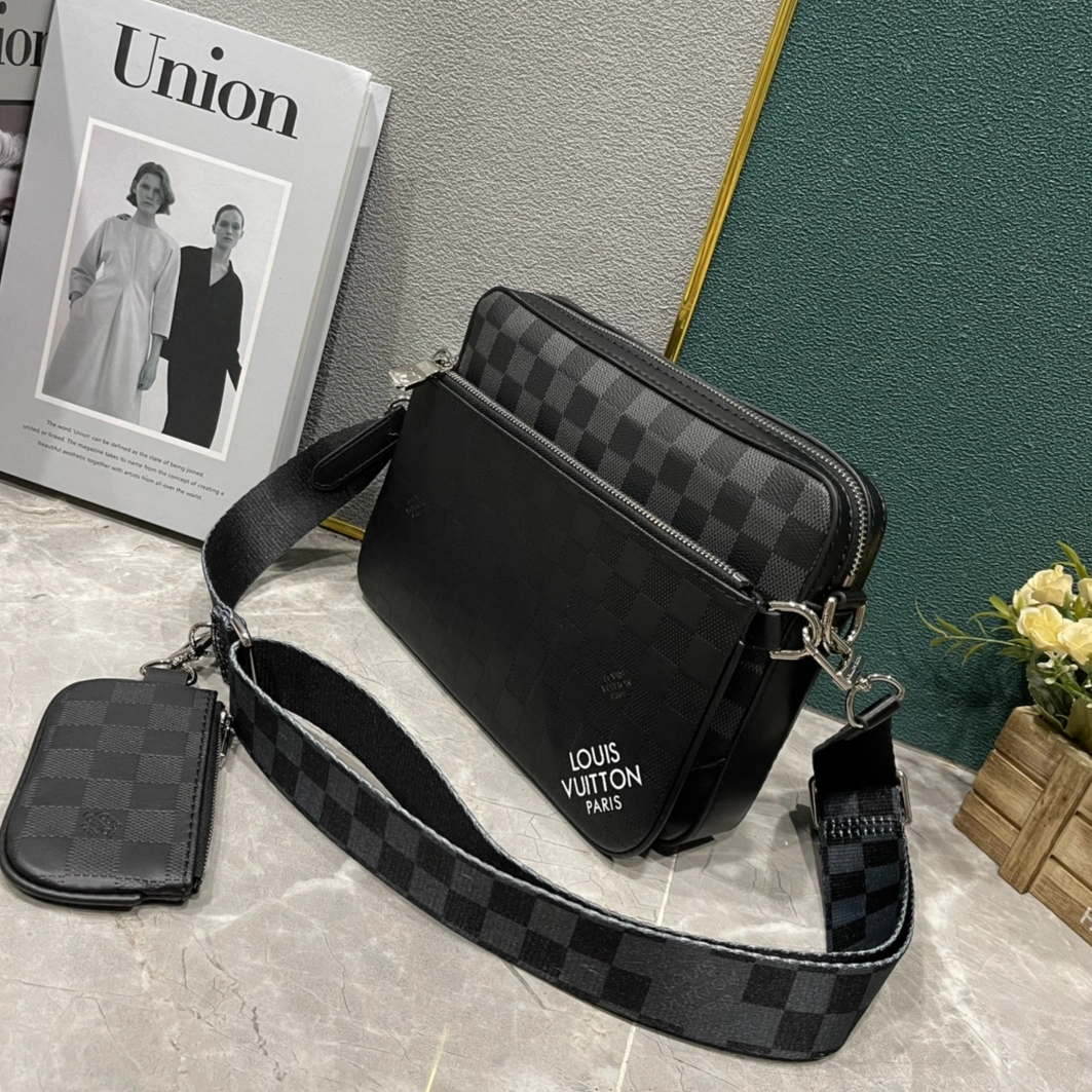 Louis Vuitton AAA Man Messenger Bags DailyWear 3216