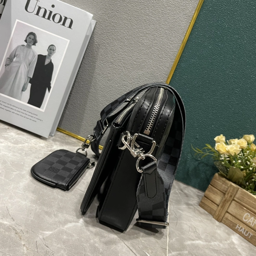 Louis Vuitton AAA Man Messenger Bags DailyWear 3216