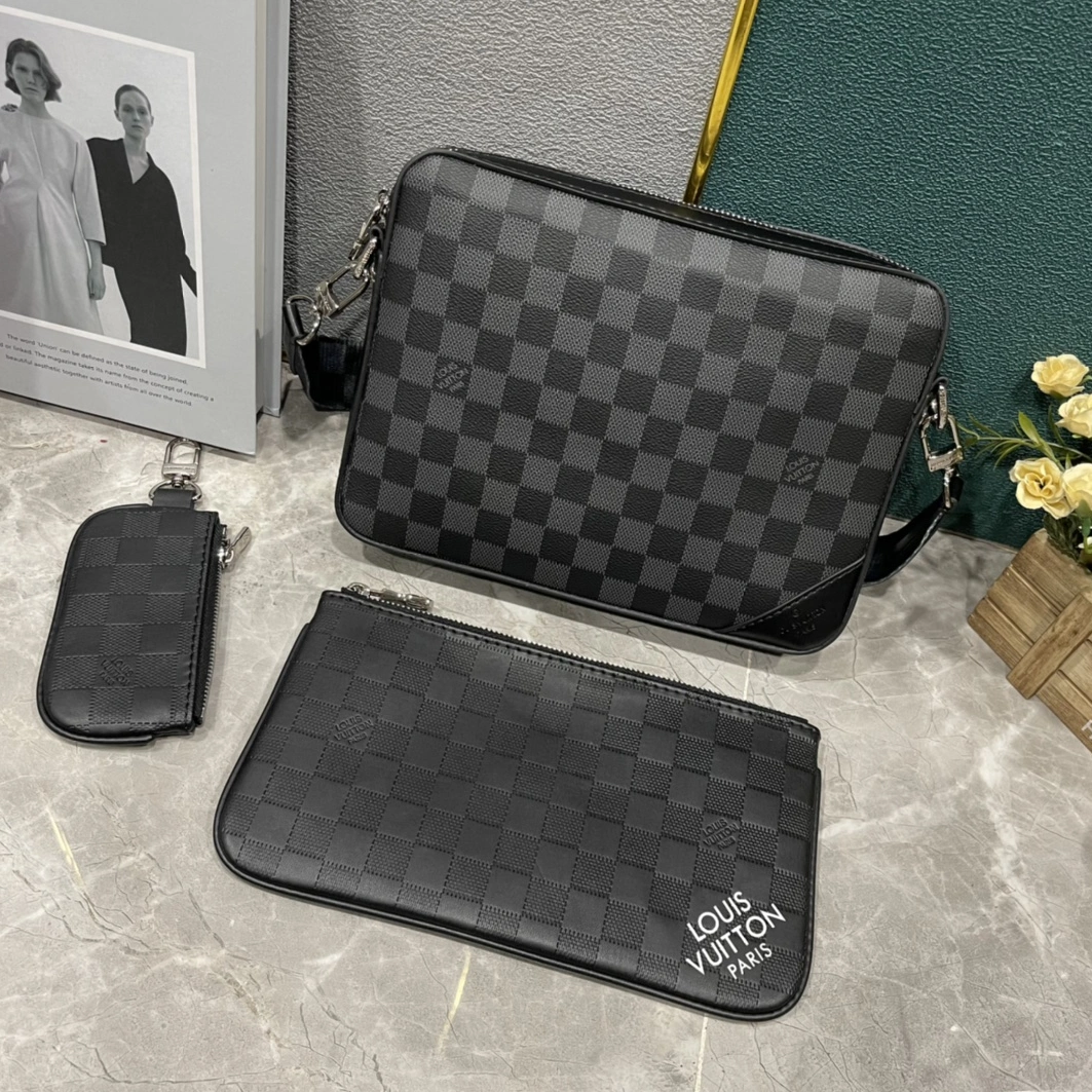 Louis Vuitton AAA Man Messenger Bags DailyWear 3216
